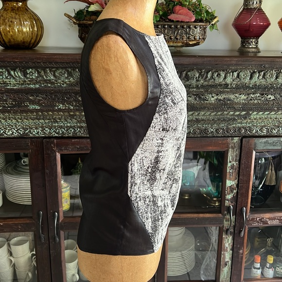 TROUVÉ Textured Top - Picture 3 of 6